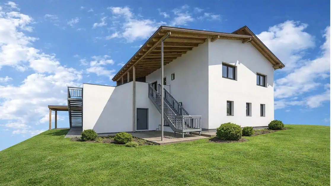 Aufstockung in St. Valentin mit zweiter Wohneinheit und Carport, Straßenansicht