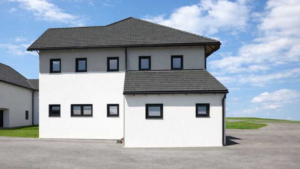 bauernhof-neubau_in_ohlsdorf_moderne_aussenansicht_nach_dem_umbau