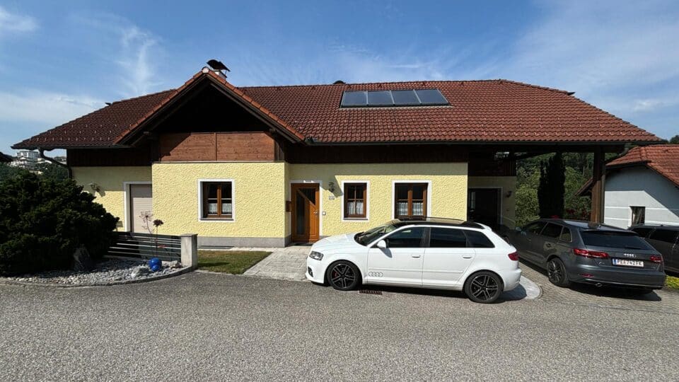 einfamilienhaus_in_bad_kreuzen_vor_der_aufstockung_strassenseite