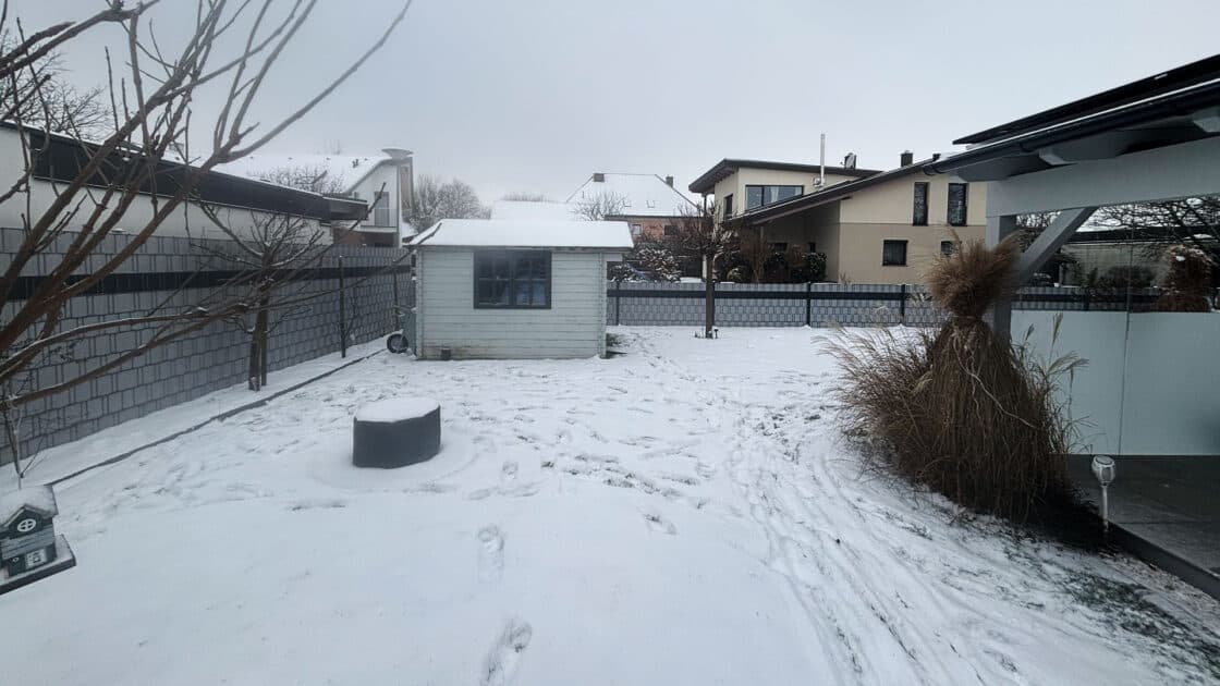 Grundstück in Au an der Donau vor dem Poolhaus-Zubau
