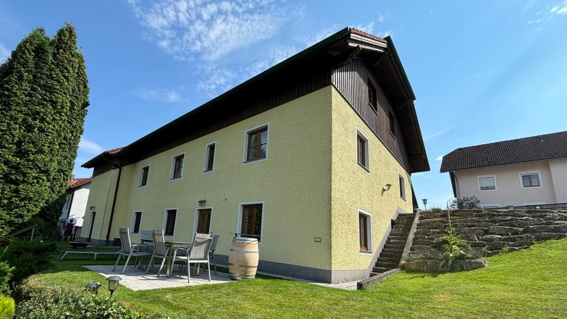 Einfamilienhaus in Bad Kreuzen vor der Aufstockung