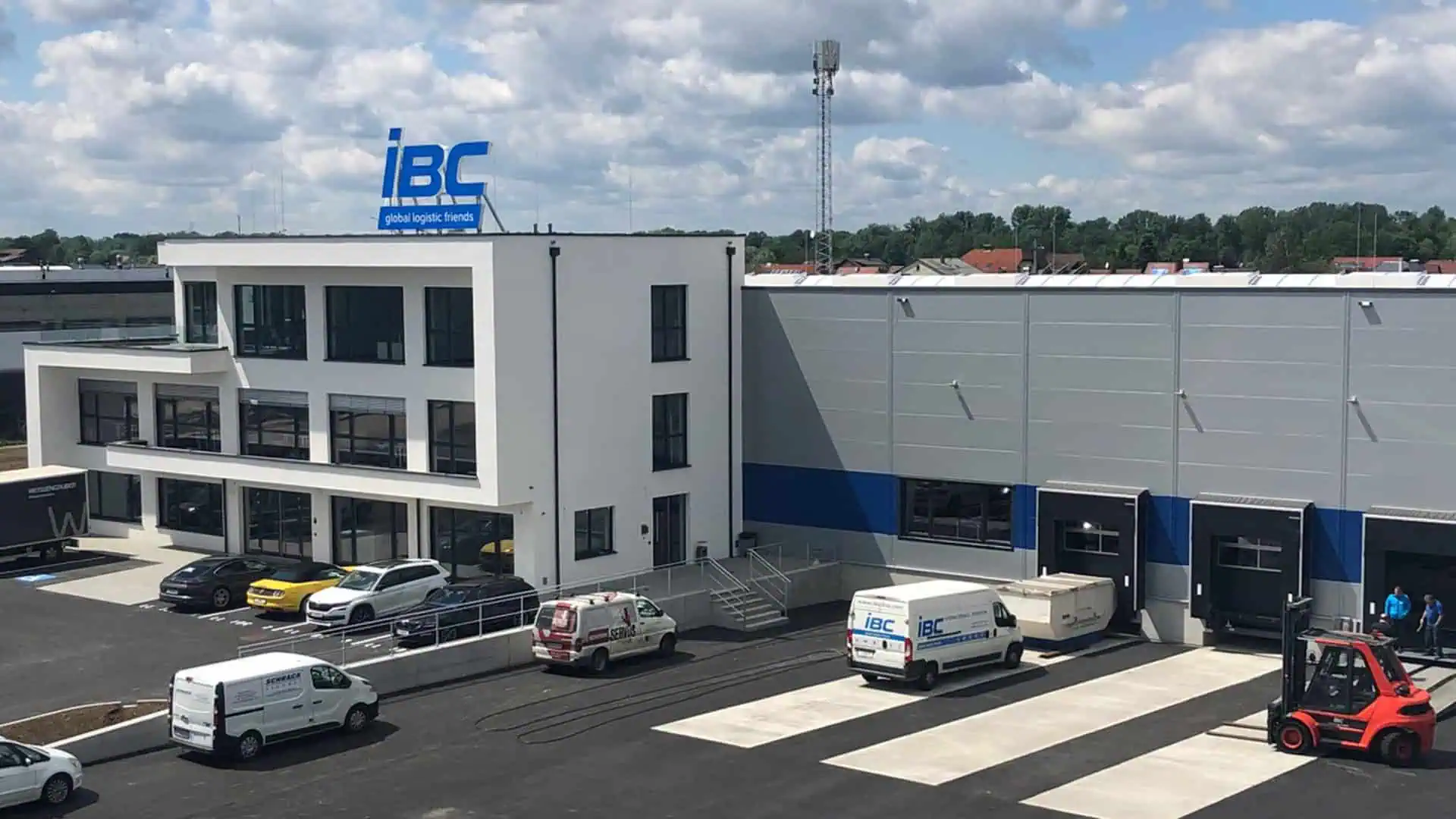 Produktionshalle Planung, Hallenlayout mit Materialfluss und Maschinenaufstellung
